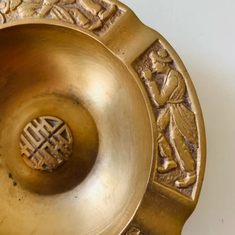 Metal ashtray